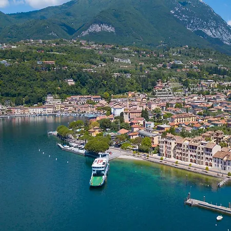 Hotel Cuba 300m From Garda