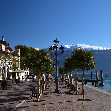 Hotel Cuba 300m From Garda